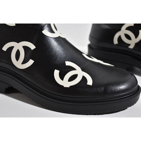 Chanel 23A Black White All Over Logo Rubber CC Low Top Short Ankle Rain Boots 37 - Picture 5 of 11
